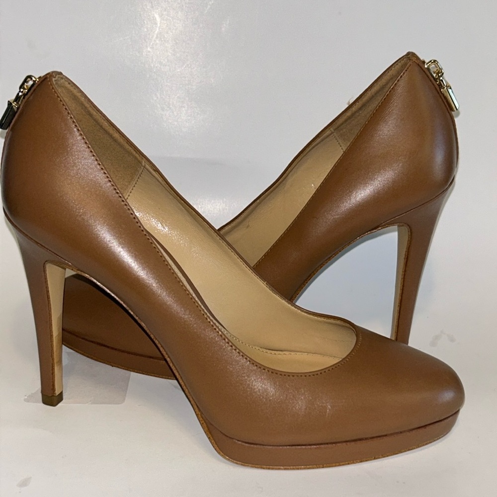 (Sold) 🤑🛒📦Michael Michael Kors Locket Heels